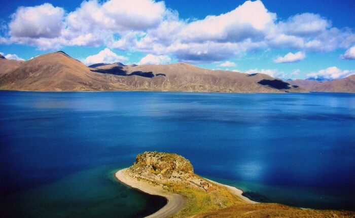 Yamdrok Lake